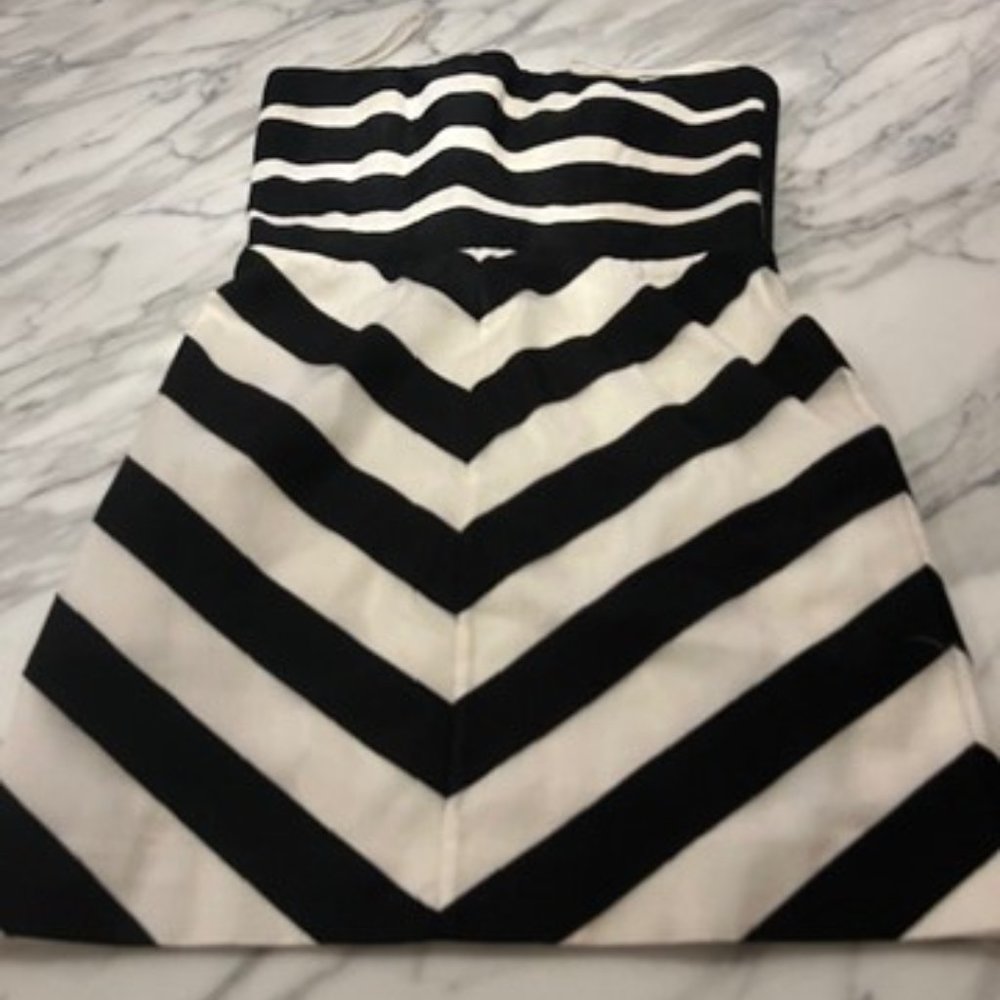Alice + Olivia Strapless Black & White mini dress Size 4